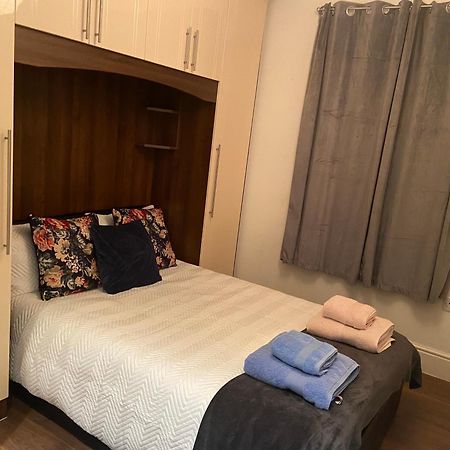 Notting Hill Next Door Bedroom In The Share Flat London Exterior photo