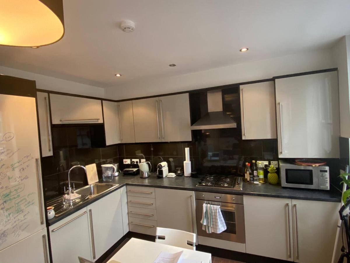 Notting Hill Next Door Bedroom In The Share Flat London Exterior photo