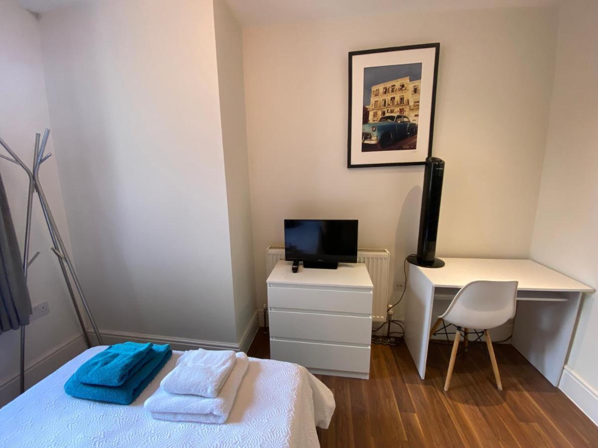 Notting Hill Next Door Bedroom In The Share Flat London Exterior photo