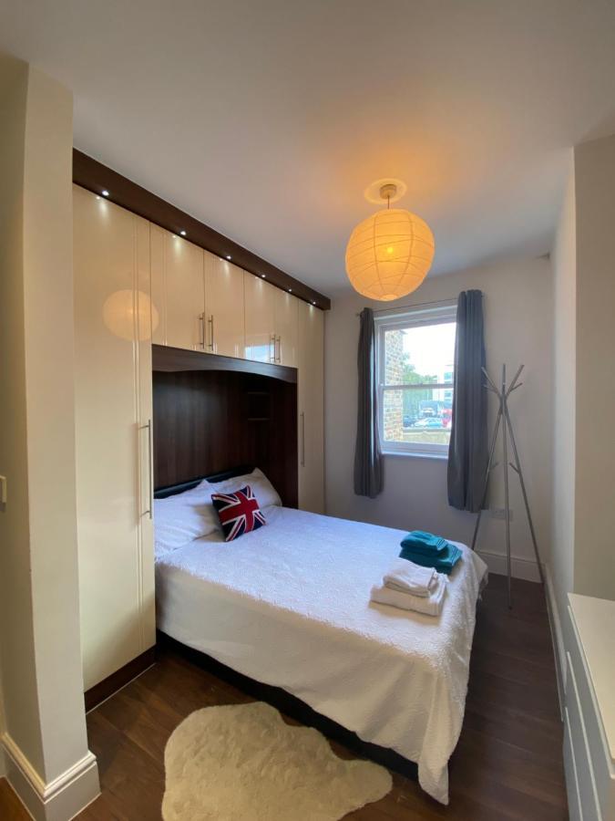 Notting Hill Next Door Bedroom In The Share Flat London Exterior photo