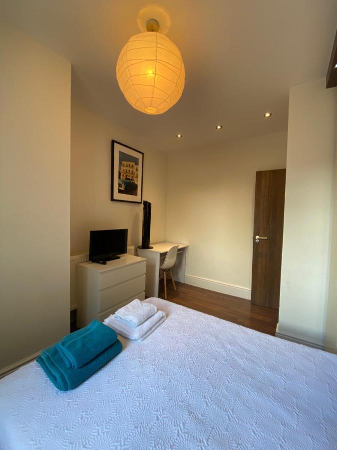 Notting Hill Next Door Bedroom In The Share Flat London Exterior photo