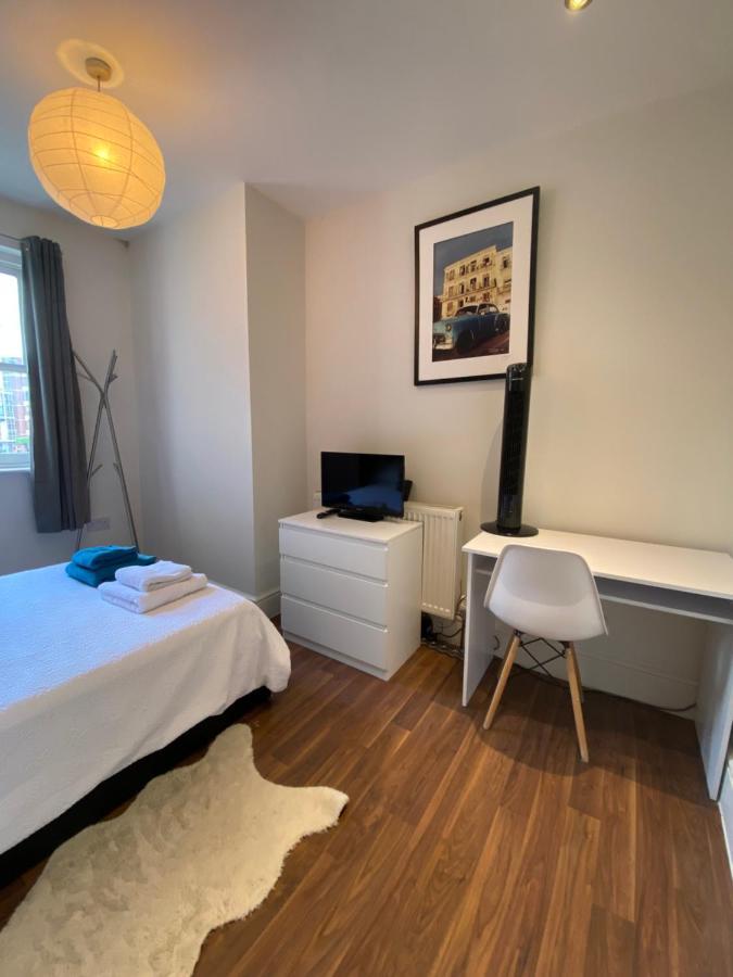 Notting Hill Next Door Bedroom In The Share Flat London Exterior photo
