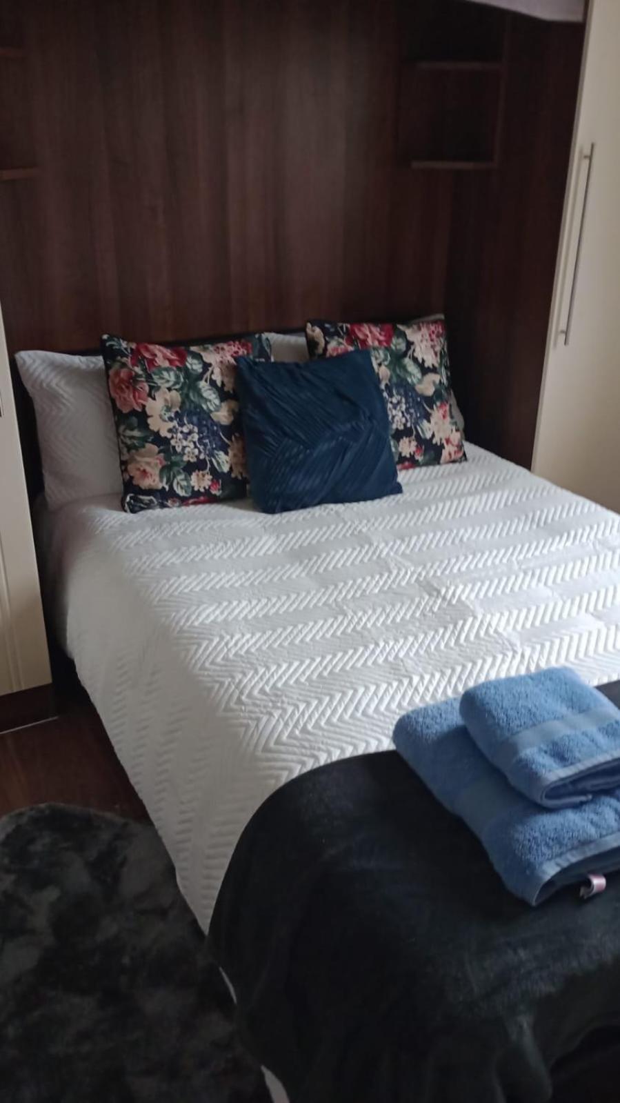 Notting Hill Next Door Bedroom In The Share Flat London Exterior photo