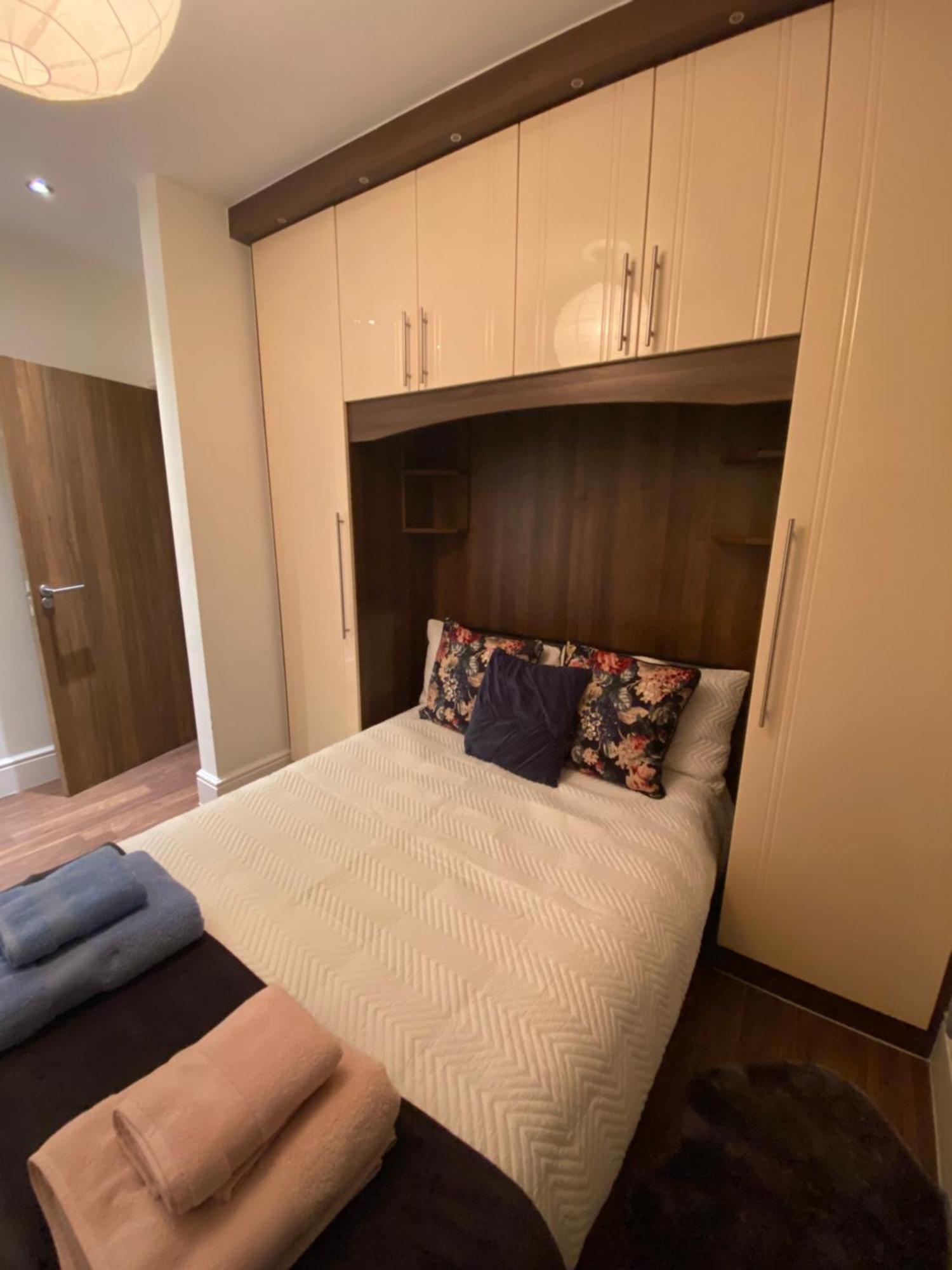 Notting Hill Next Door Bedroom In The Share Flat London Exterior photo