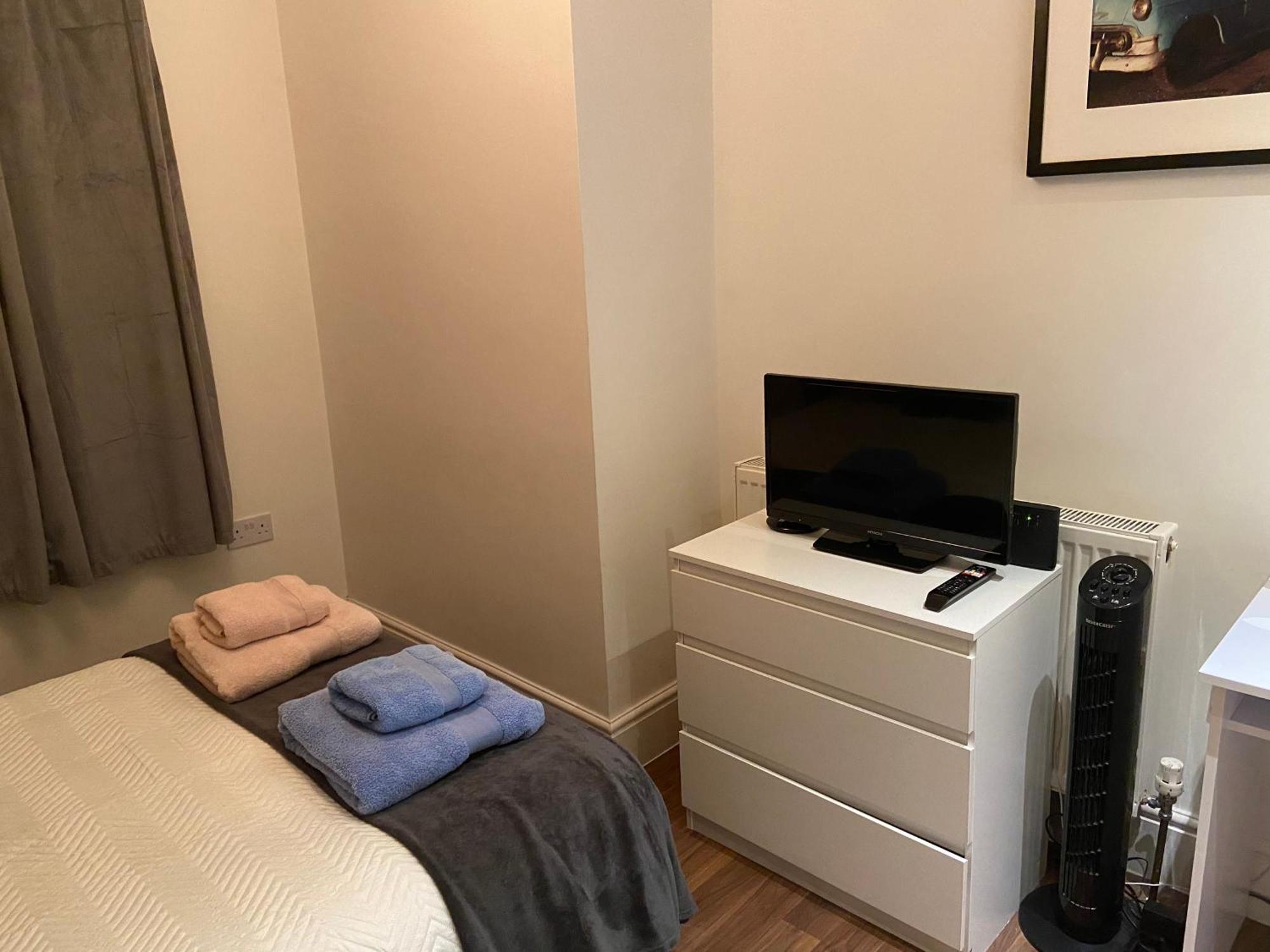 Notting Hill Next Door Bedroom In The Share Flat London Exterior photo
